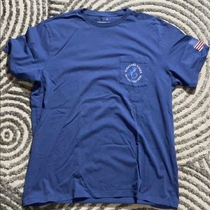 Men’s vineyard vines t shirt